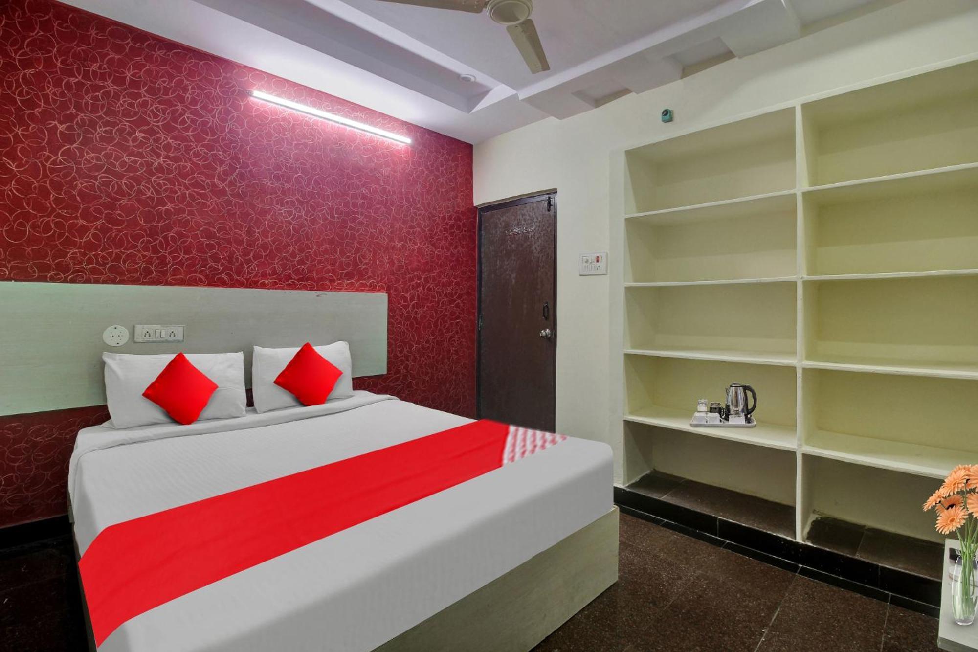 Hotel O Lavish Stay Sururnagar Bagian luar foto